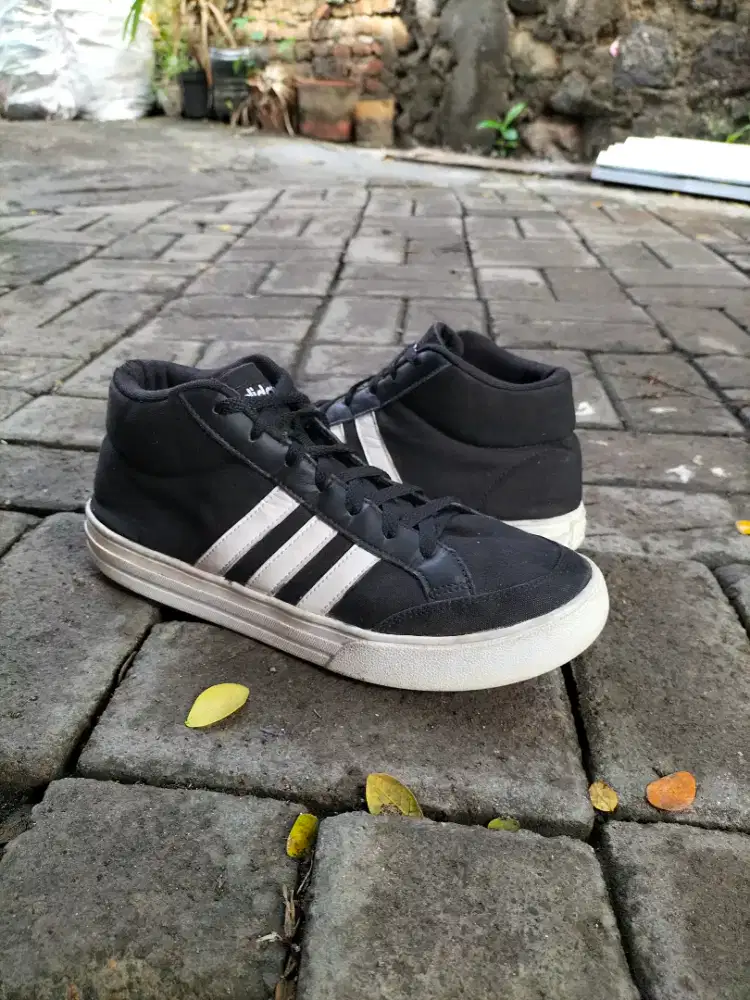Sepatu adidas neo black uk.43