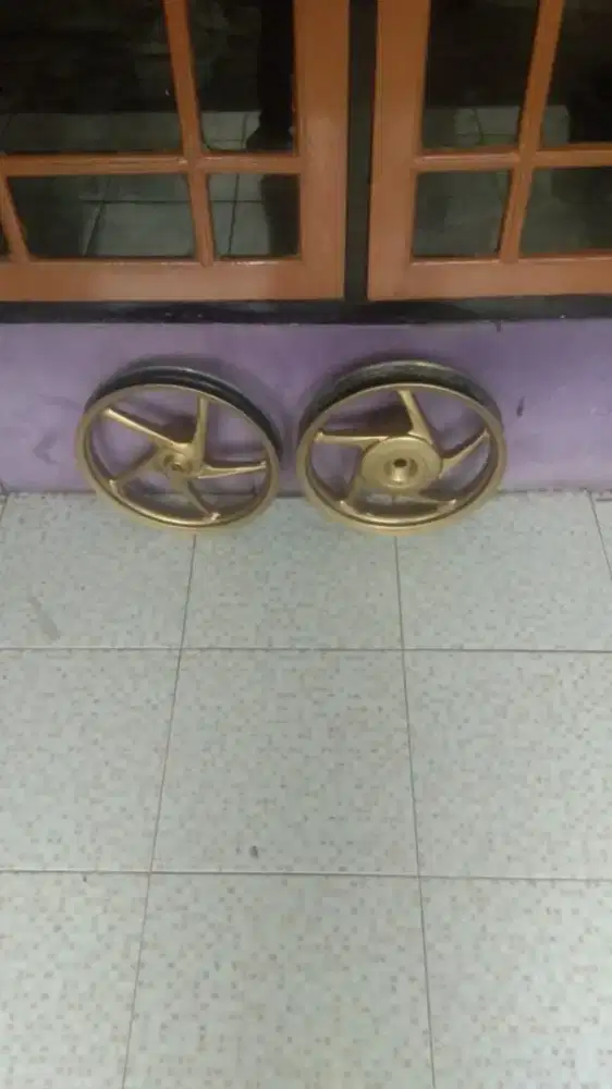 Dijual velg Vario p5 warna golden