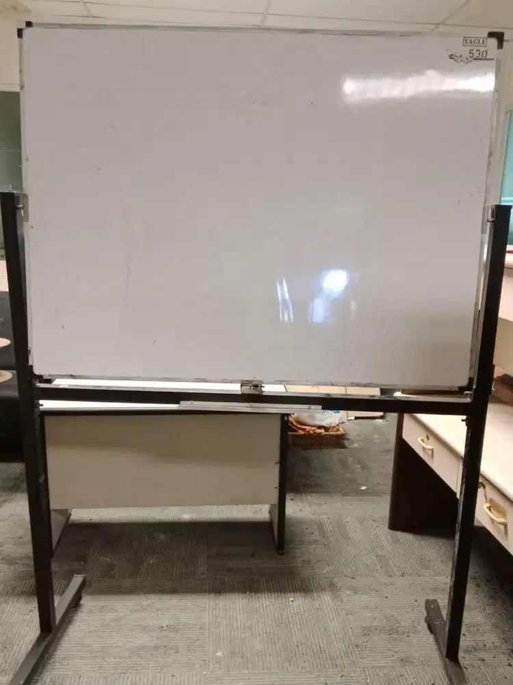 WHITE BOARD STANDING