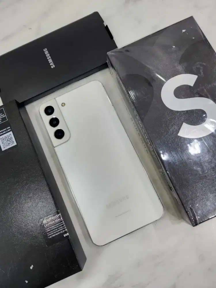 SAMSUNG S22 PLUS 8/256 SUPER MULUS LIKE NEW BOSKU PUTIH DAN GOLD RESMI