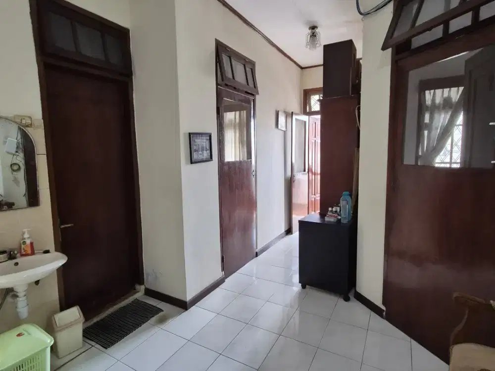 For sale rumah terawat 2 lantai di SCBD area, Kebayoran Baru