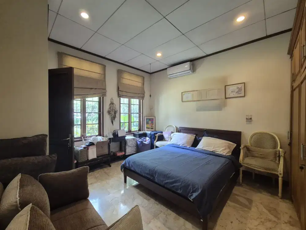 For sale Homey House Kemang dengan private swimming pool (RE)