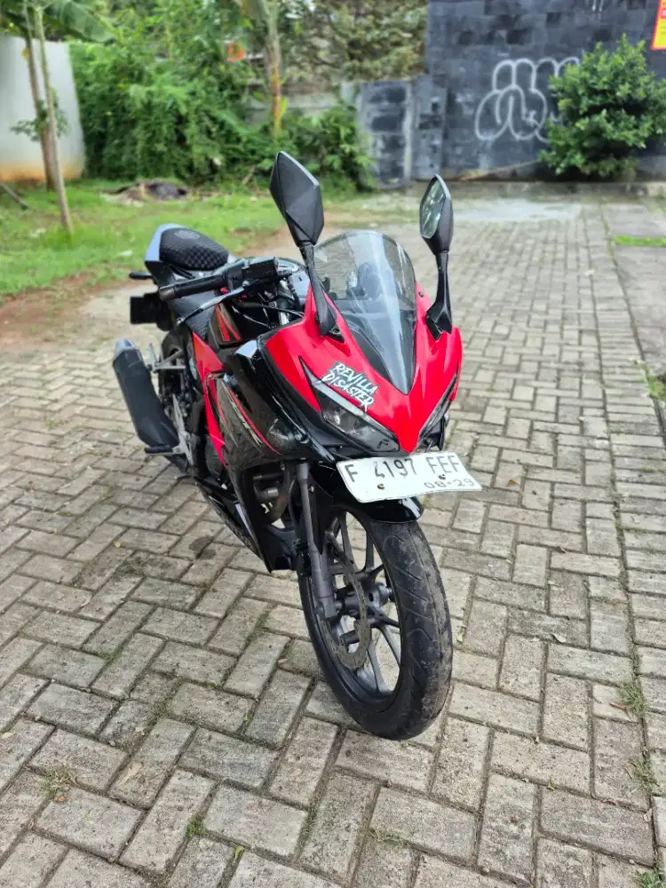 Dijual Honda CBR 150R facelift tahun 2019 surat lengkap