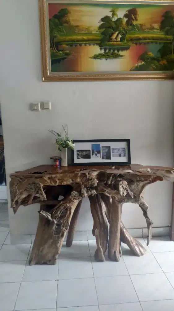 Meja akar jati besar Dan kokoh