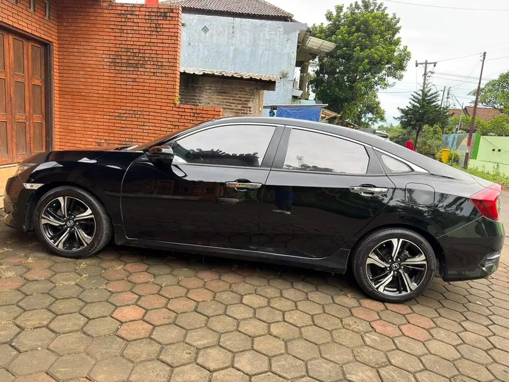 Jual mobil pemakaian pribadi