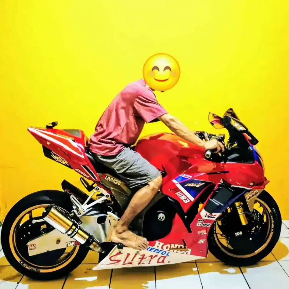 CBR 150 modif moge look. Murah aja   Bisa tt