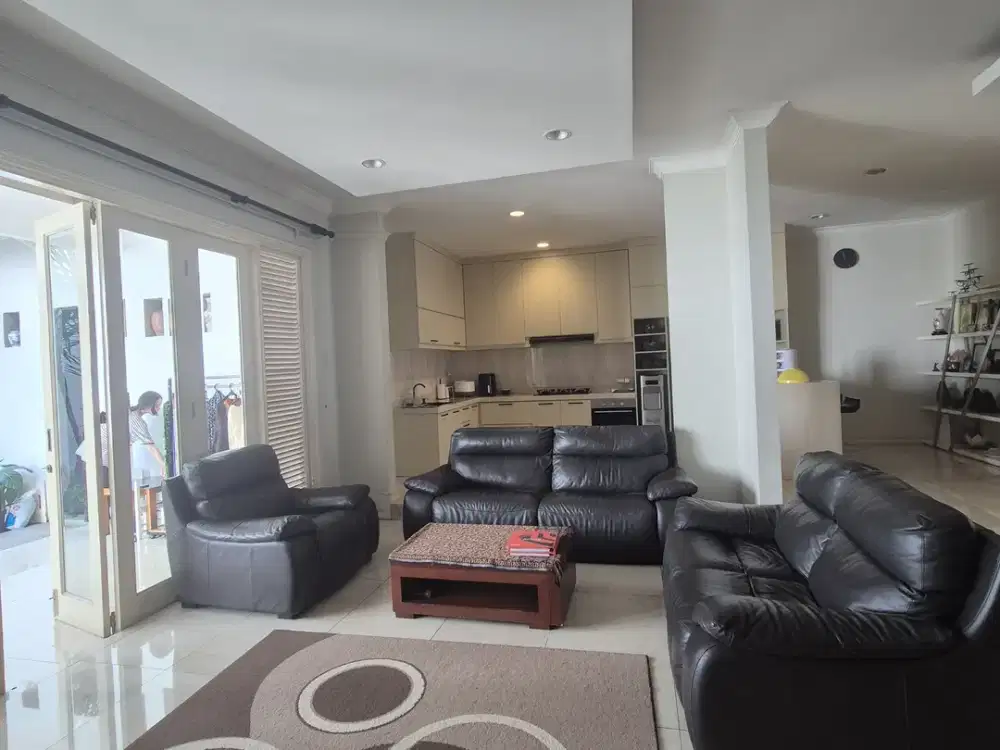 For sale rumah 2 lantai + basement siap huni di Senopati area, Kebayor