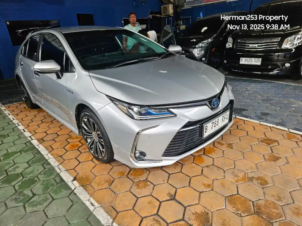 [Jual Cepat] Corolla Altis Hybrid Silver
