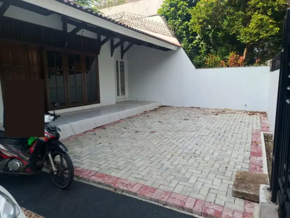 Disewakan Rumah Puri Indah 2 Lantai Depan Jalan Raya