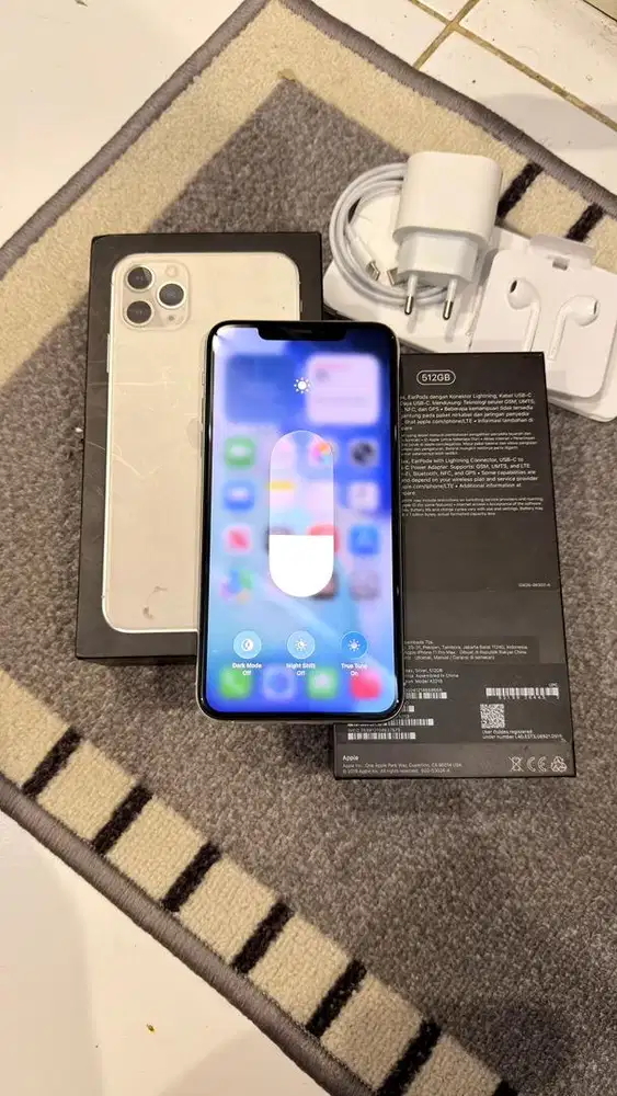 Dijual Iphone 11 Promax 512GB Silver Resmi Ibox Mulus Lengkap