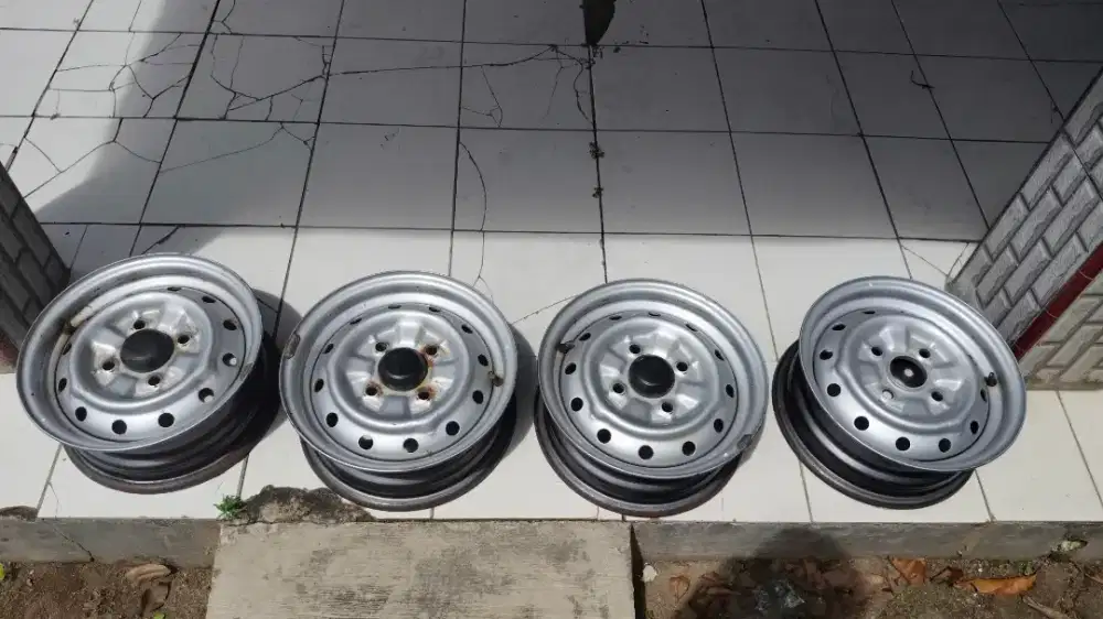 velg kaleng ori copotan mobil xenia