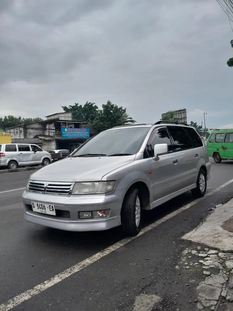 Mitsubishi Chariot Grandis 2000 Bensin