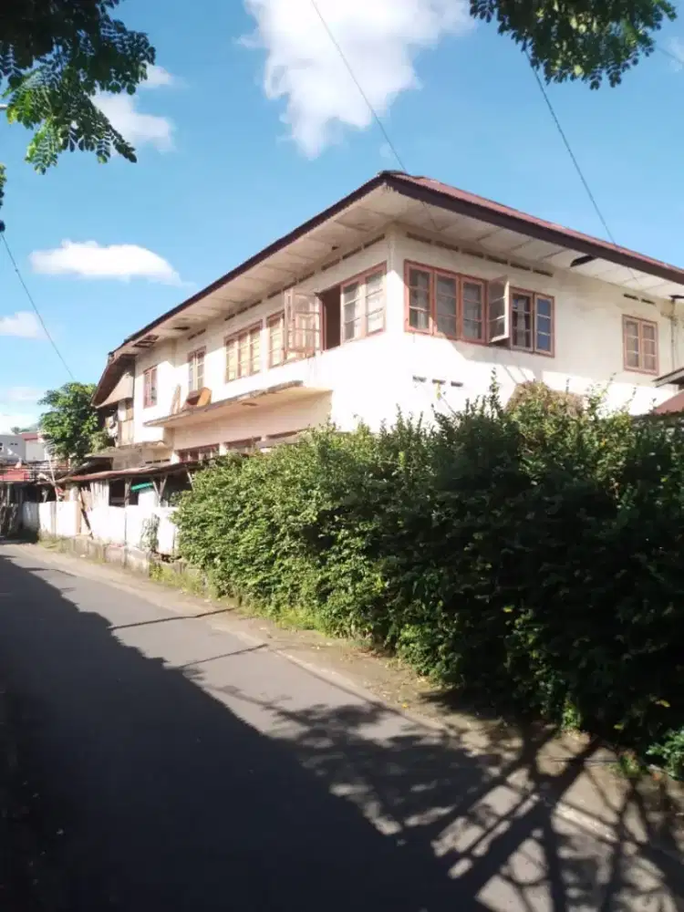 Bangunan Jalan Utama Tikala , deretan POM Bensin