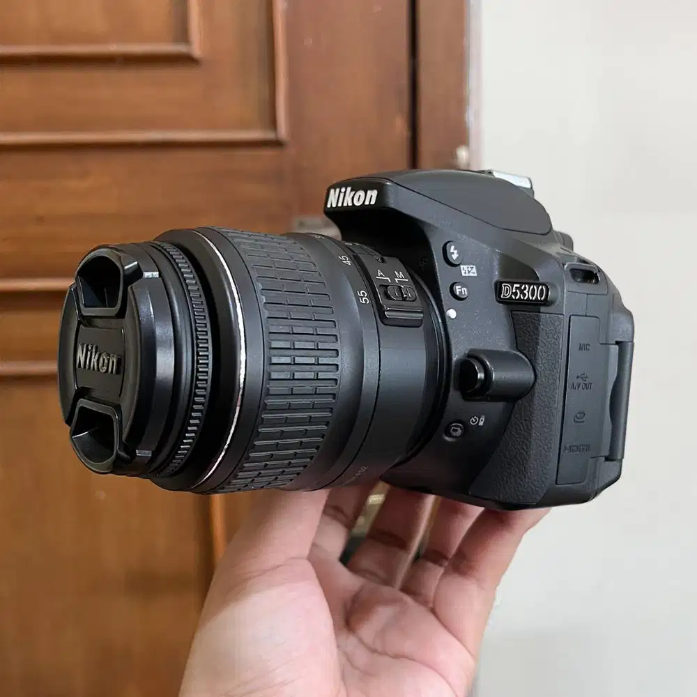 Nikon D5300 Kit 18-55mm Mulus Box Tas Memori