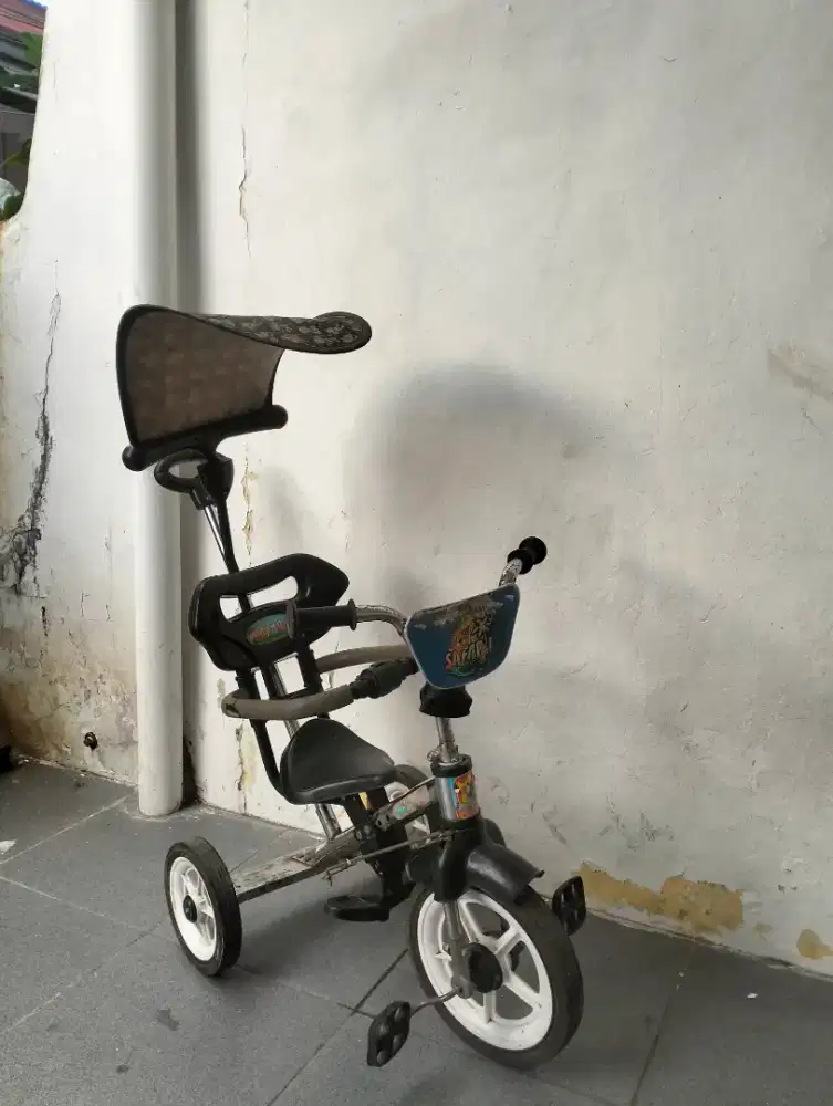 Sepeda anak roda tiga