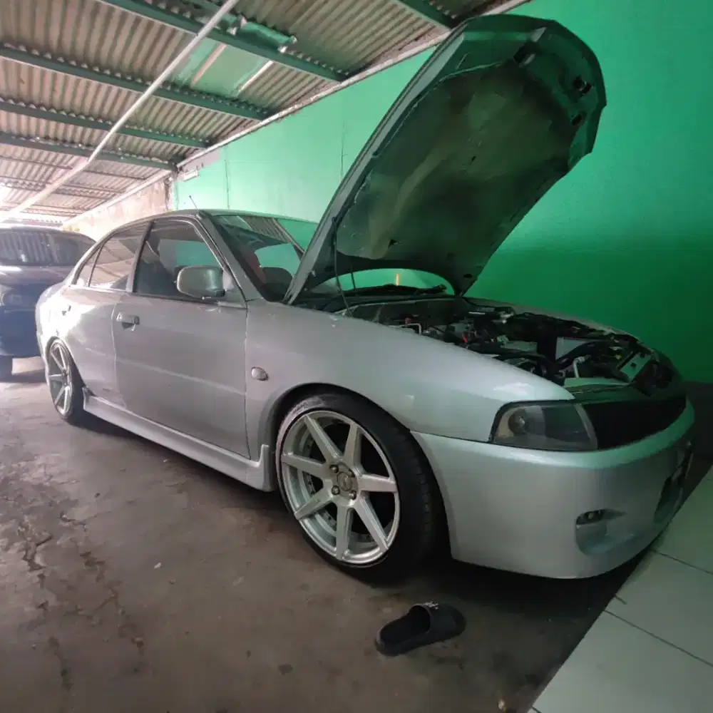 Mitsubishi Lancer 1,6 th 2000