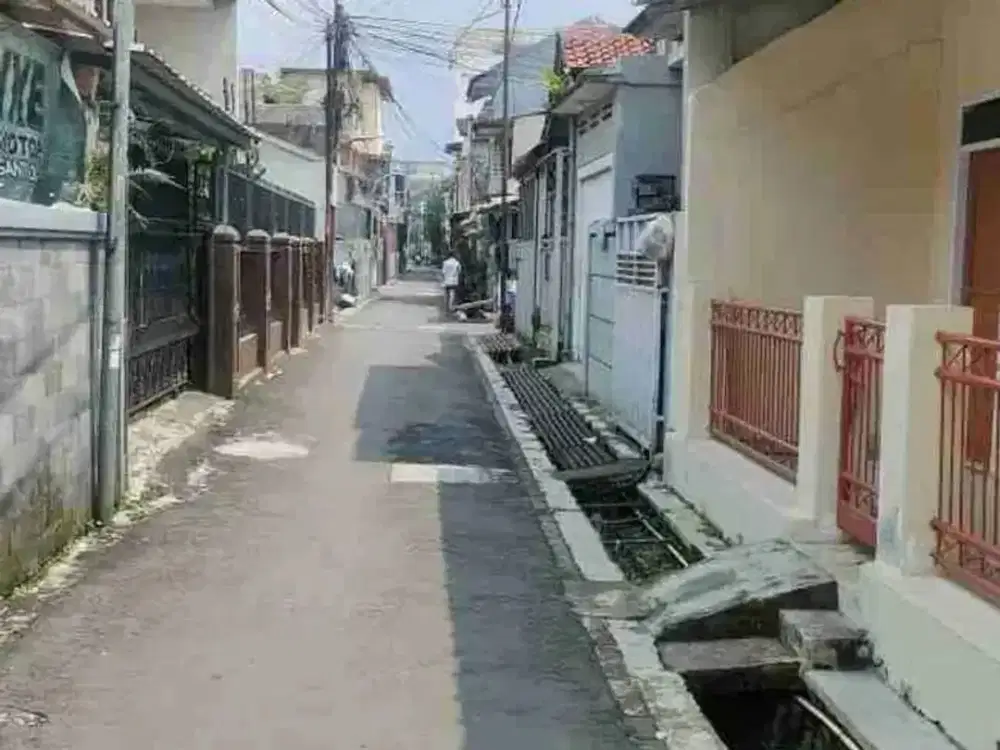 DIJUAL CEPAT:  JARANG ADA  Rumah 2 lt di tengah kota Bandung  Sayap Ciateul dan sayap moh Ramdan