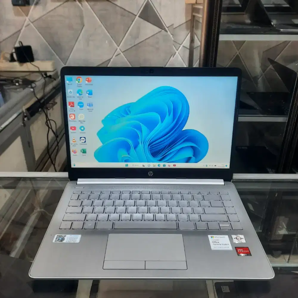 HP 14s, Athlon Silver 3050U, RAM 4GB, SSD 512GB, 14 inch, Backlit