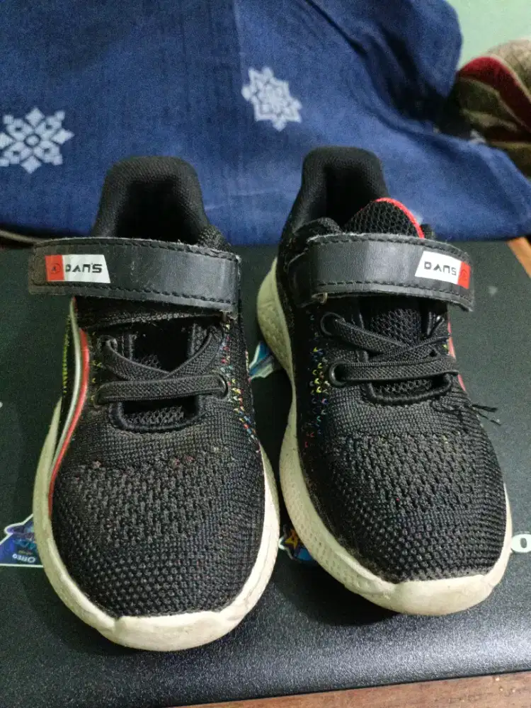 Sepatu Sneaker Dans anak