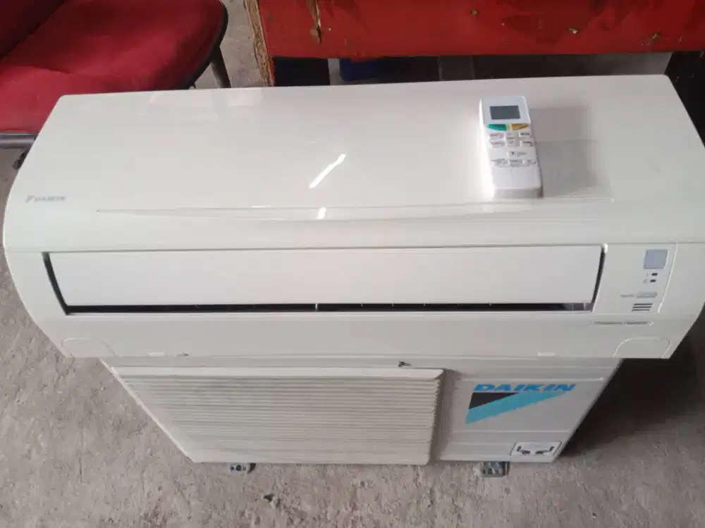 Ac daikin thailan 1pk R32 mulus