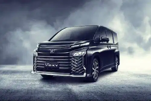 FOR SALE Toyota Voxy 2.0 CVT TSS - Hitam Metalik (NIK 2023)