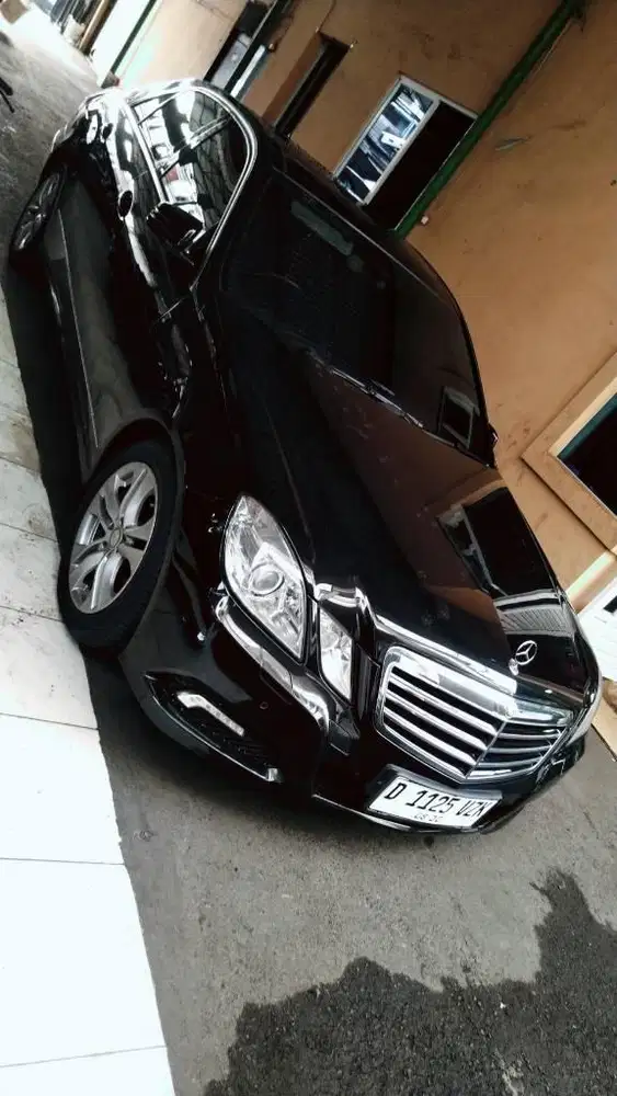 Mercedez Benz E300 AVANTGARDE AT 2010 Top condition