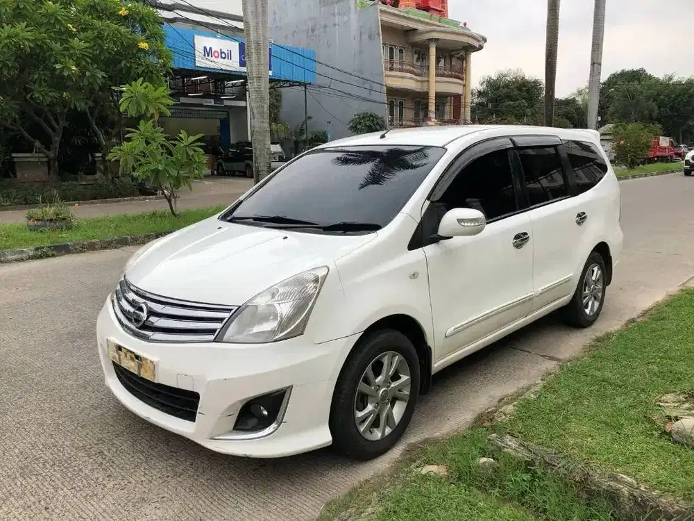 Nissan Grand Livina XV 2014