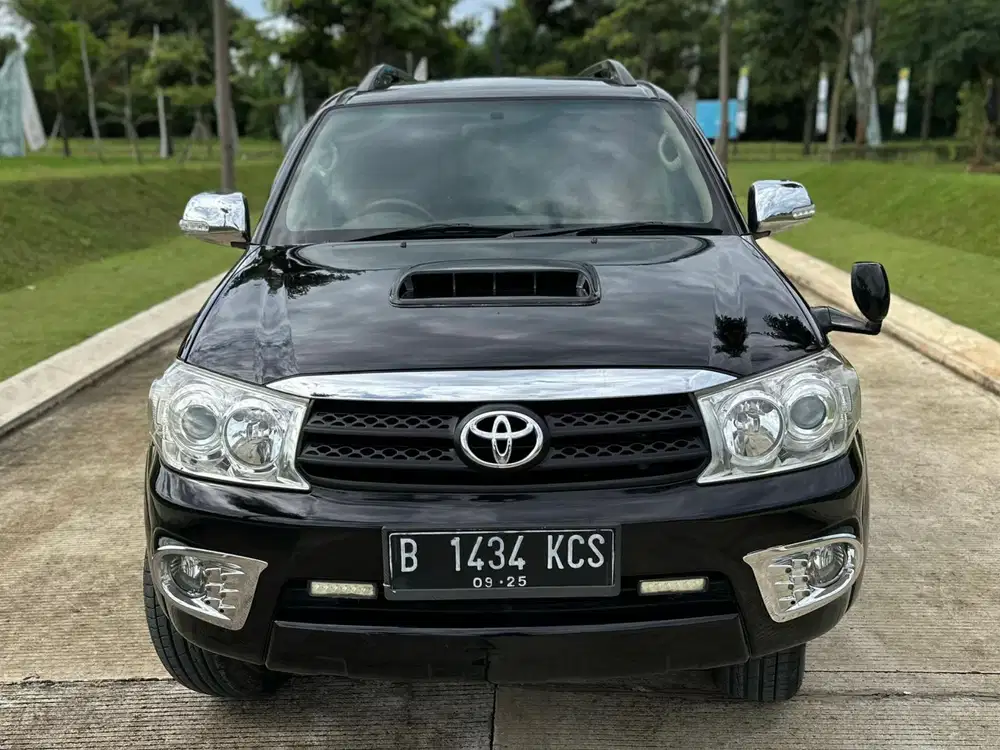 Toyota Fortuner G 2.7 Lux Automatic 2010