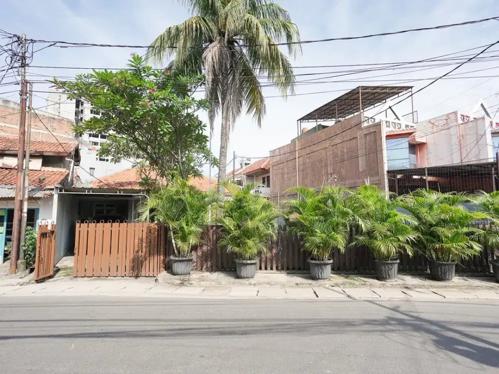 Rumah Luas Hadap Timur dekat Lagoon Avenue Bekasi Siap Huni J-36798