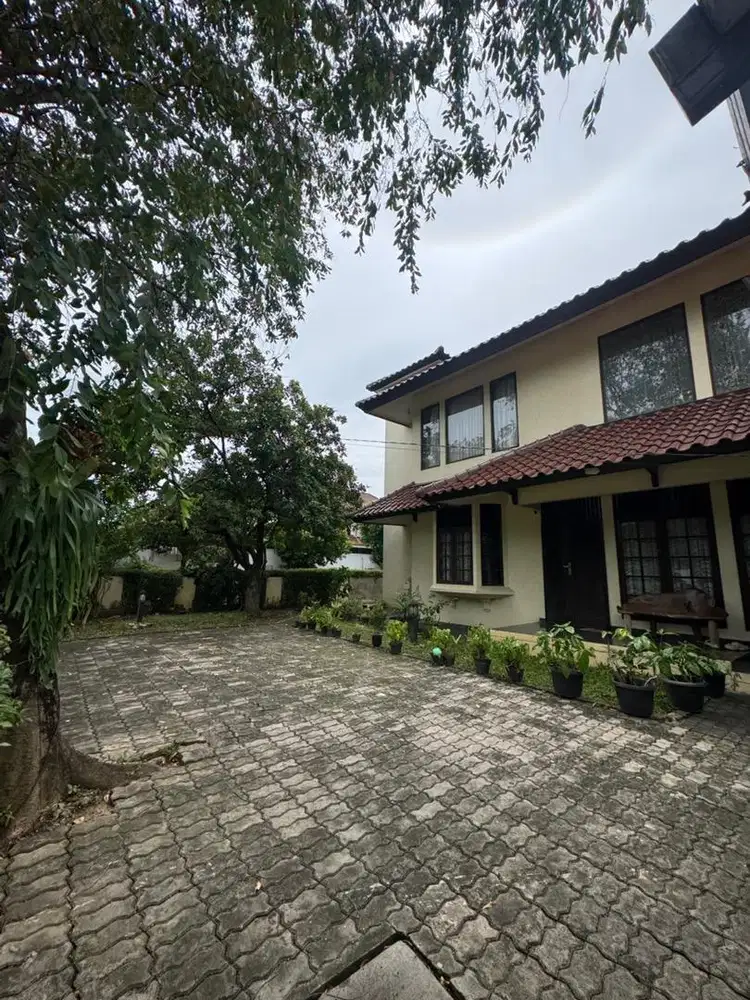 Dijual Cepat Rumah hook posisi Strategis Di Kemang Pratama 1