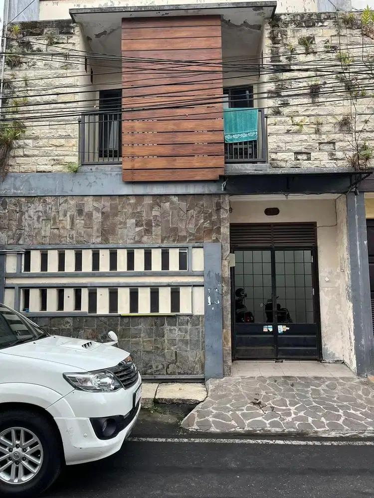 Rumah kost 20 kamar full kamar mandi dalam area Siguragura Luas 150 m2