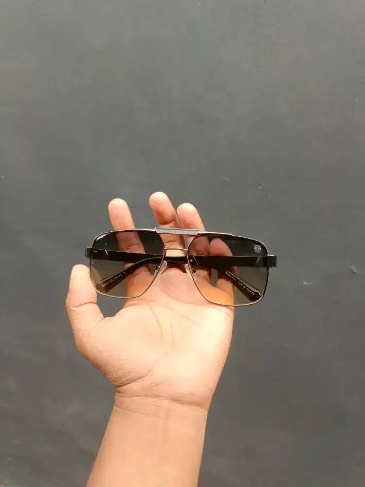 Kacamata pilip plein