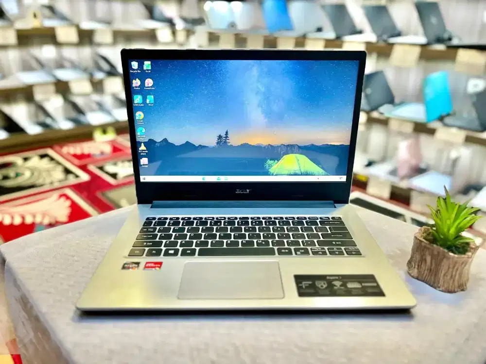 Acer Aspire 3. Ryzen 3. Ram 8gb. Ssd 256gb. Vga 2gb. Bergaransi.