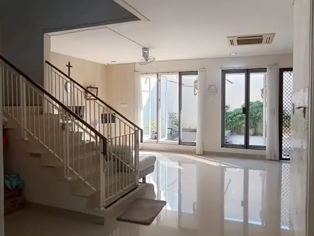 Rumah Dijual Malibu Beach Pakuwon City Mulyorejo Surabaya