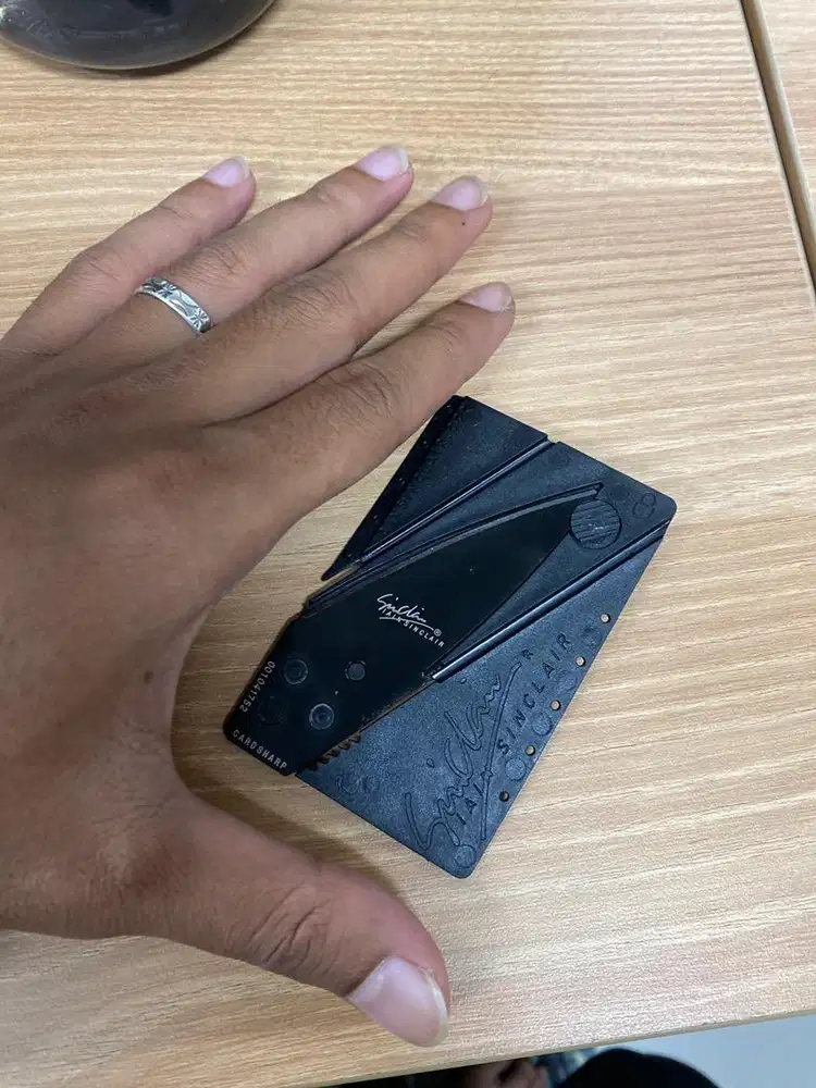 pisau lipat seukuran KTP