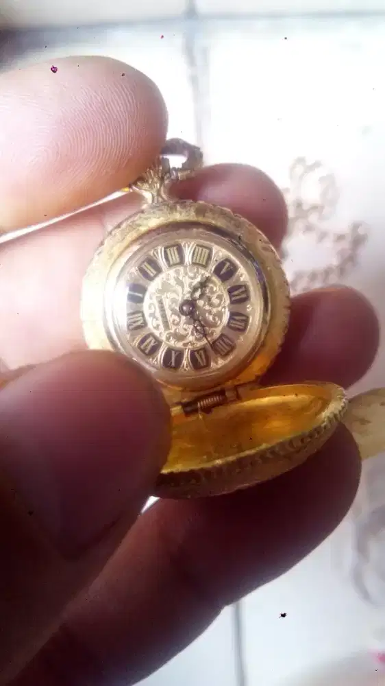 Ilona pendant watch vintage