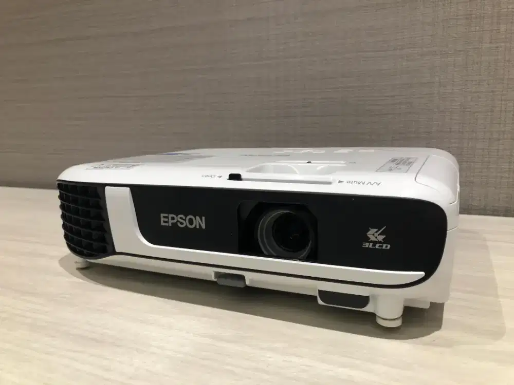 Projektor Epson EB-W51