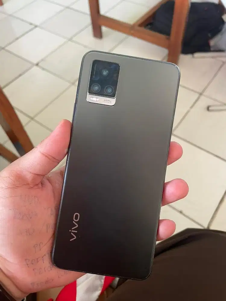 Vivo V20 Warna hitam