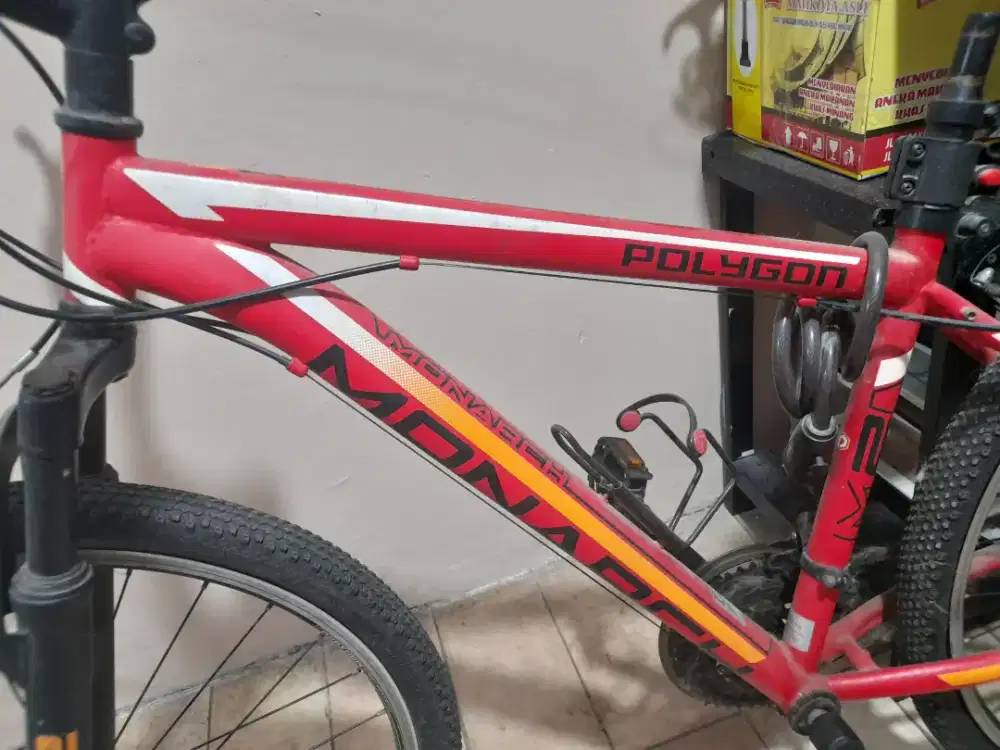 SEPEDA MOTOR POLYGON MERK MONARCH