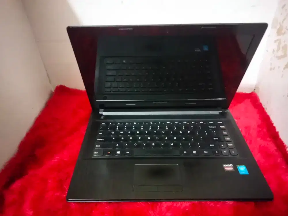 Lenovo G40-70/core i3-4030u/ram6gb hdd500gb/VGA Radeon m230/14inch