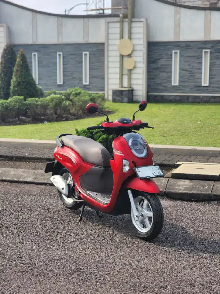 Dijual Honda New Scoopy 2025 Type tertinggi keyless warna merah doff