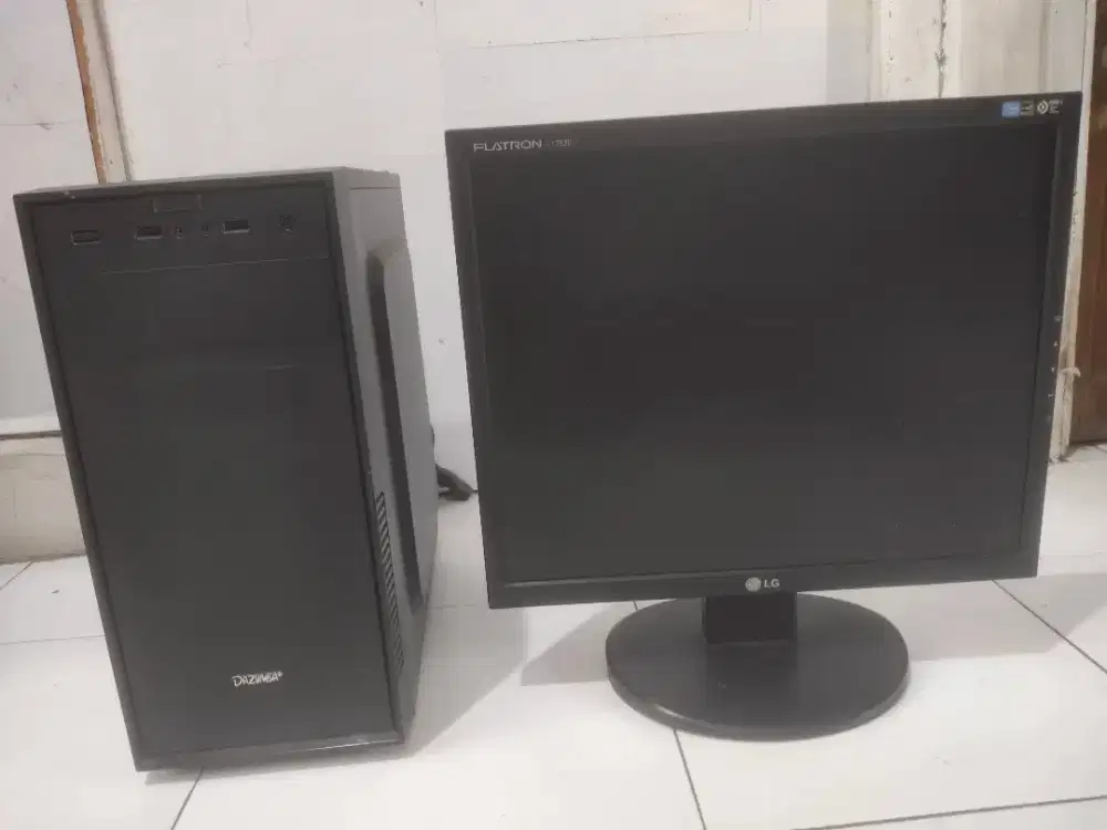 komputer dan monitor