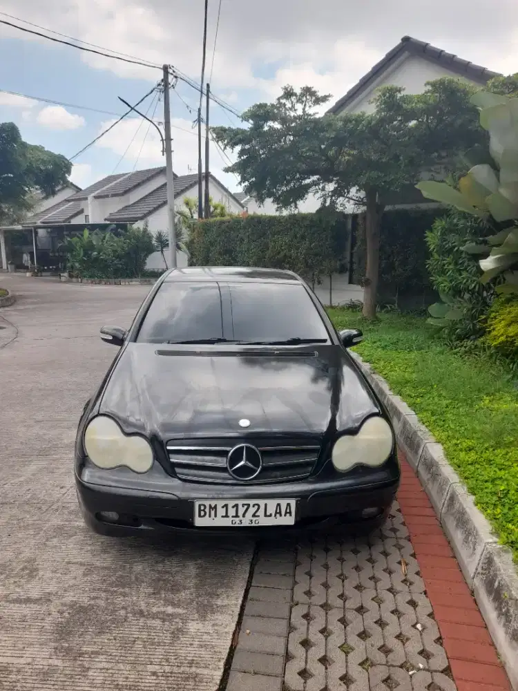 Dijual Mercy W203, C180 Tahun 2003 Warna Hitam.