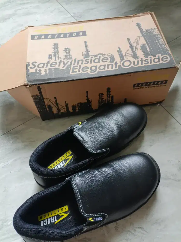 Sepatu safety merk track raktayoo