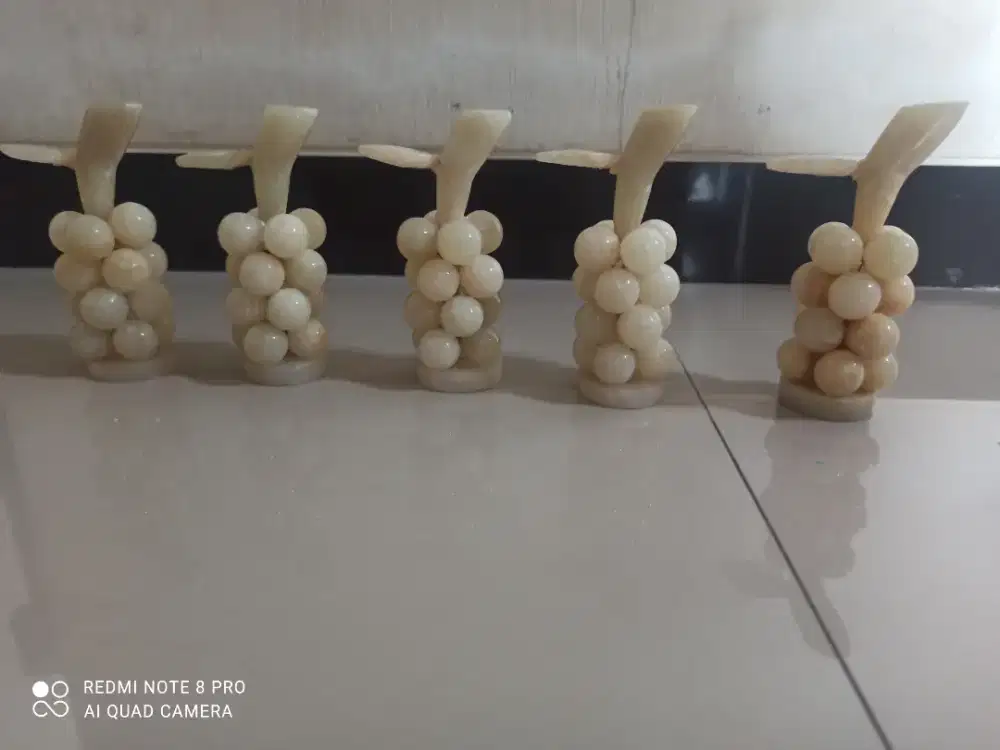 Kerajinan buah -buahan anggur duduk