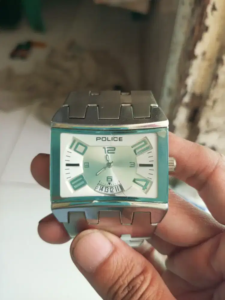 Jam tangan police