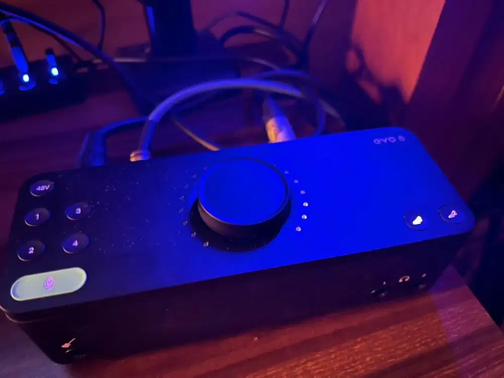 Soundcard EVO 8 pemakaian 3 bulan dus masih lengkap.no minus.