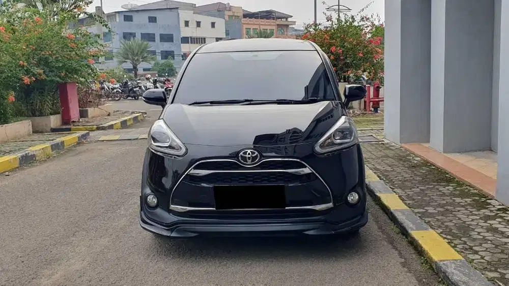 Toyota Sienta 1.5 Q Cvt AT Hitam 2016 Low Km