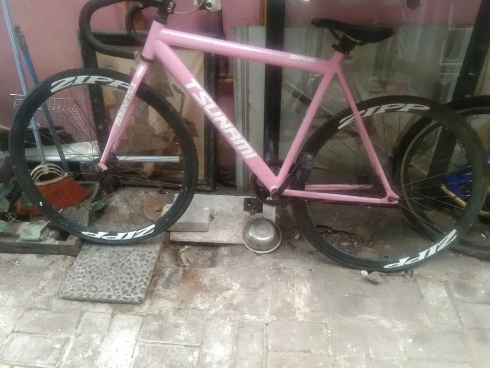 Sepeda FIXY warna PInk, jarang sekali digunakan.