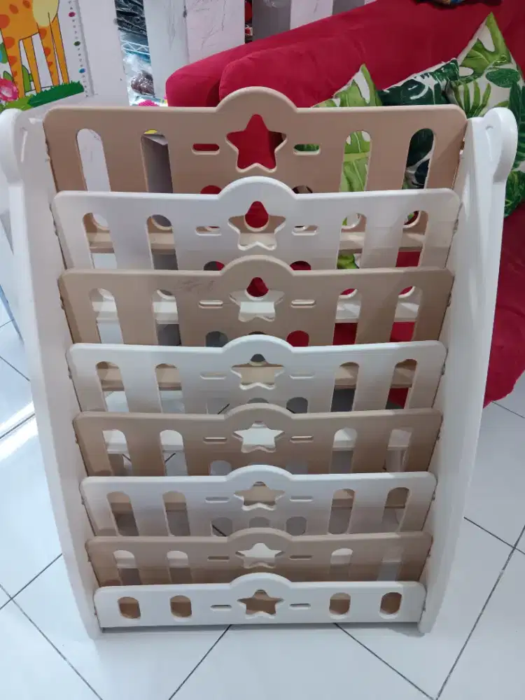 Rak Buku Anak Minimalis